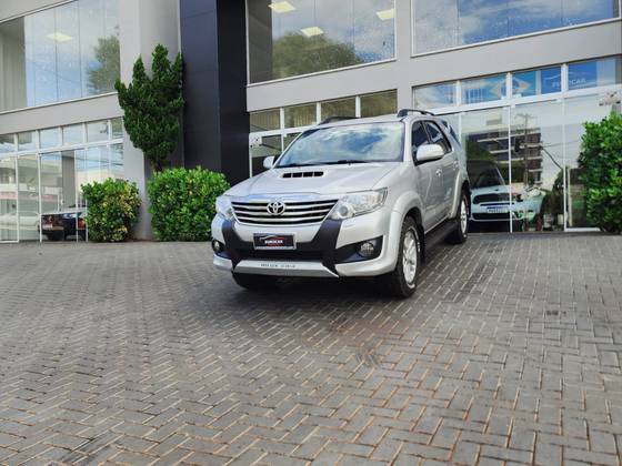 TOYOTA HILUX SW4 3.0 SRV 4X4 16V TURBO INTERCOOLER DIESEL 4P AUTOMÁTICO